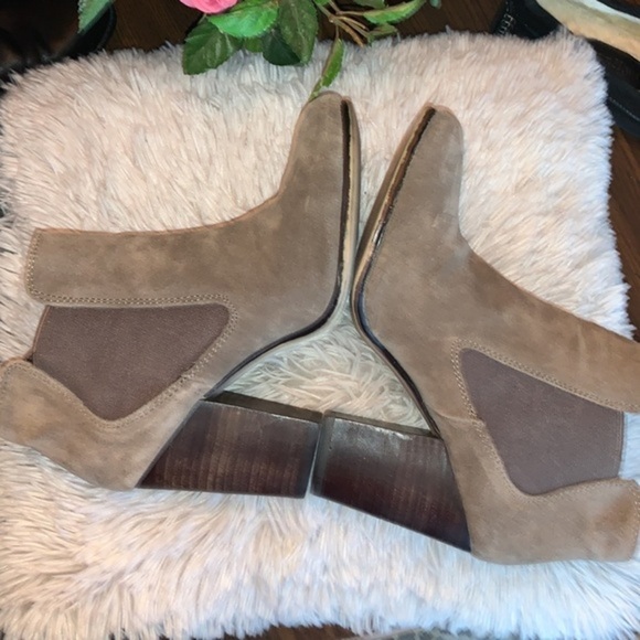 Bjorndal Suede Leather Heeled Chelsea Boots Tan Woman’s Size 9 - Picture 7 of 12